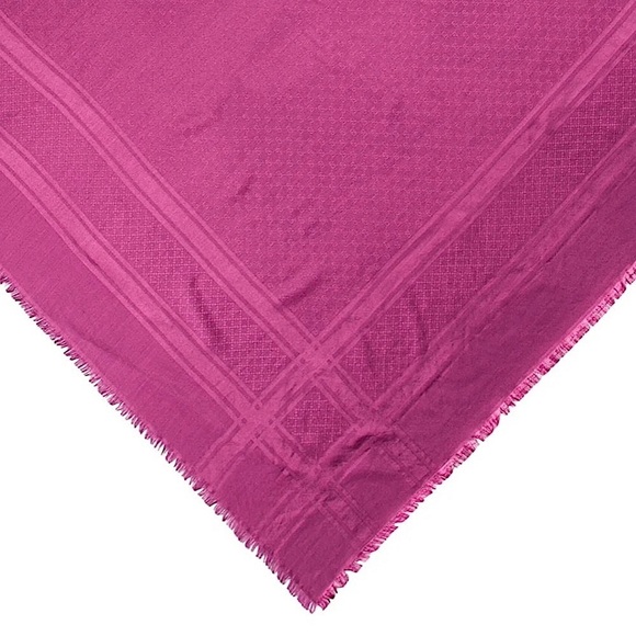 𝅺GUCCI silk scarf new with tags - Picture 4 of 5